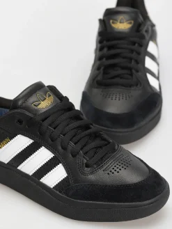 adidas Tyshawn Low Shoes