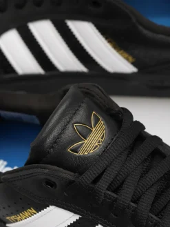 adidas Tyshawn Low Shoes