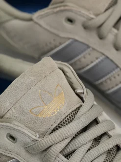 adidas Tyshawn LOW Shoes