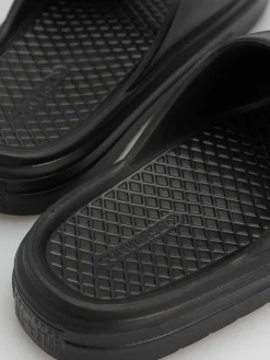 Converse Essential Flip-flops