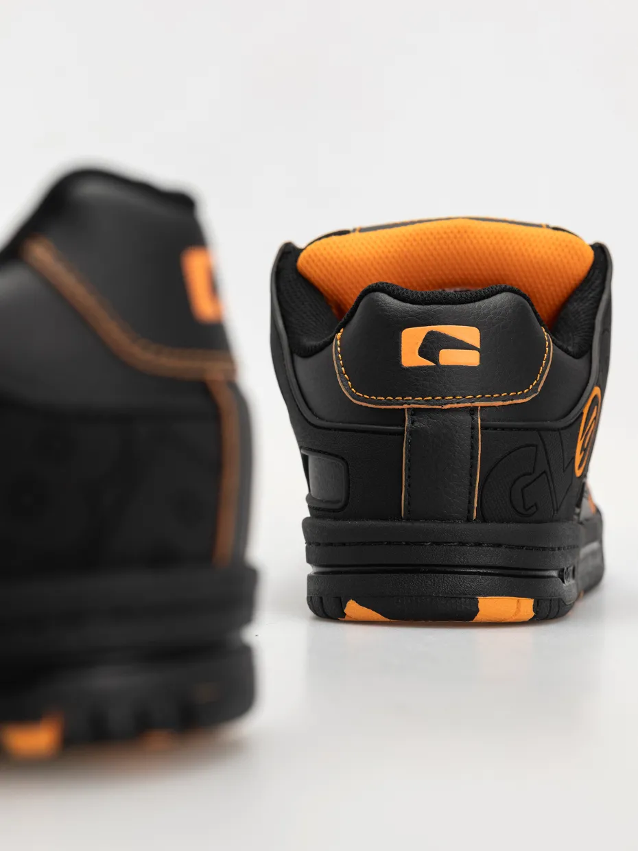 Globe Shoes Tilt