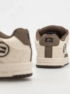 Globe Shoes Tilt