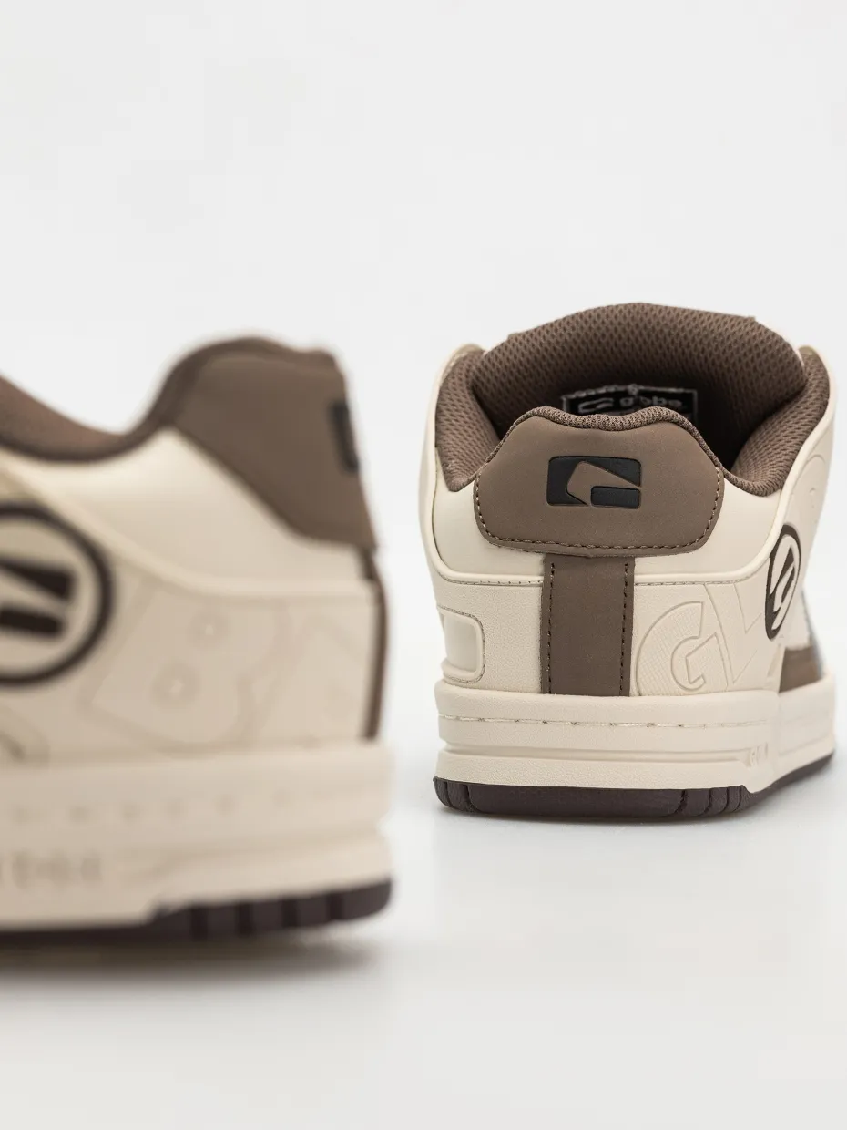 Globe Shoes Tilt