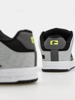 Globe Shoes Tilt