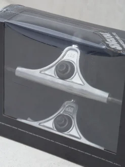 Globe Slant Reverse Kingpin Trucks