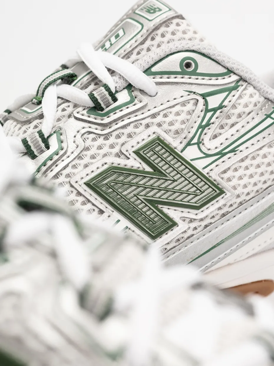 New Balance 740 Shoes