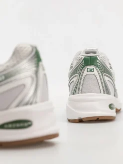 New Balance 740 Shoes