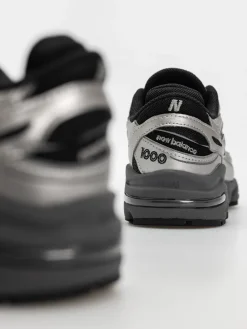 New Balance 1000 Shoes