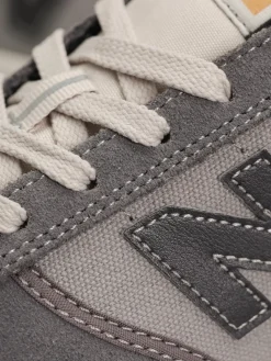 New Balance 272 Shoes