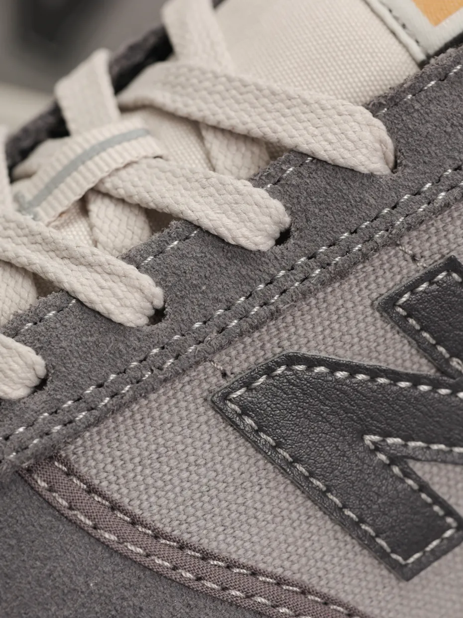 New Balance 272 Shoes
