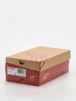 New Balance 272 Shoes