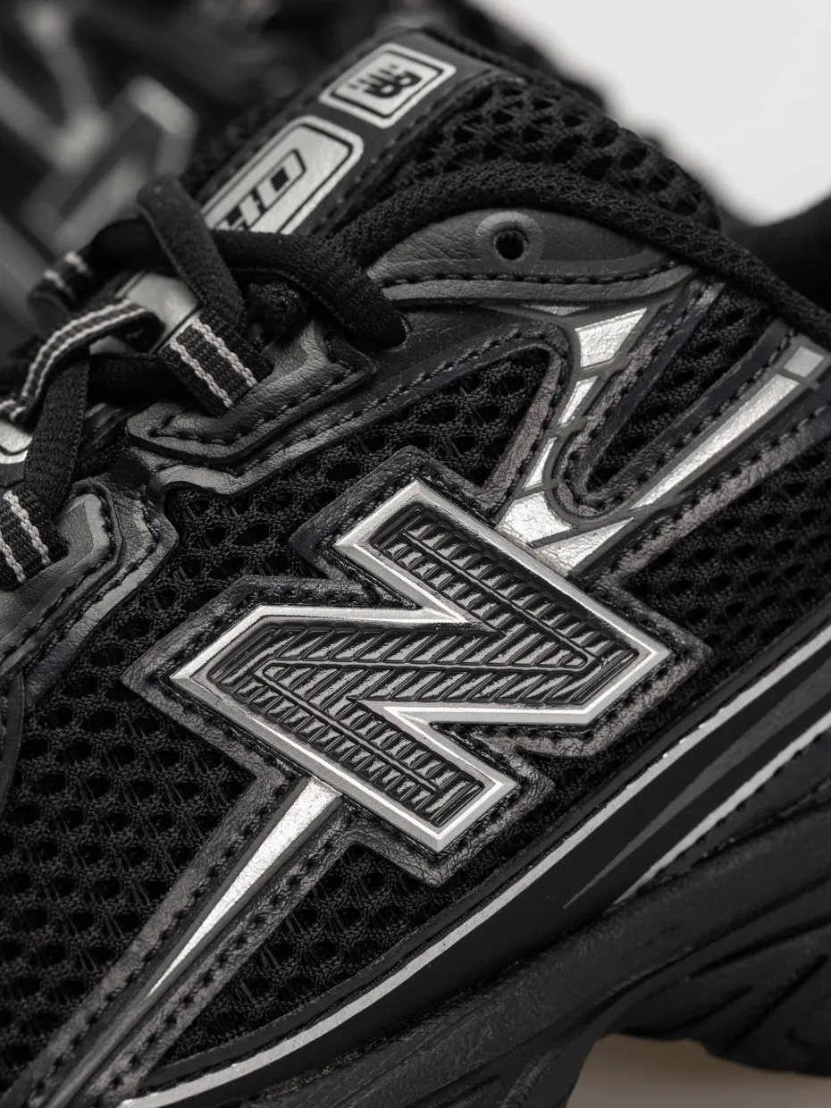 New Balance 740 Shoes