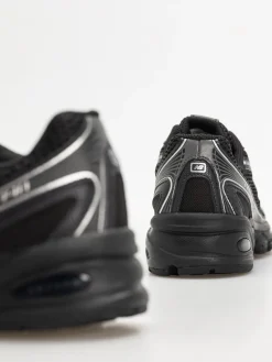 New Balance 740 Shoes