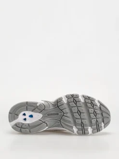 New Balance 740 Shoes