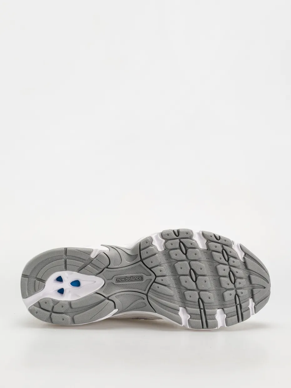 New Balance 740 Shoes