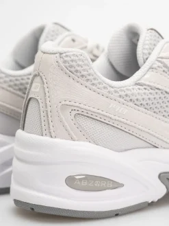 New Balance 740 Shoes