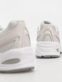 New Balance 740 Shoes