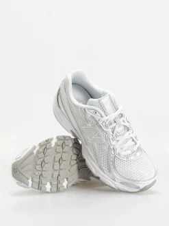 New Balance 740 Shoes