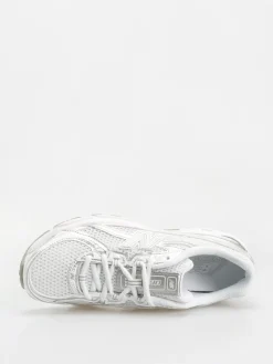 New Balance 740 Shoes