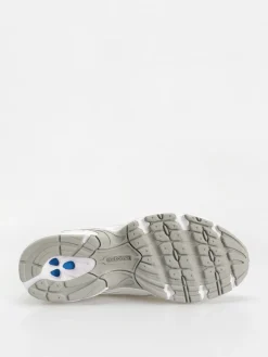 New Balance 740 Shoes