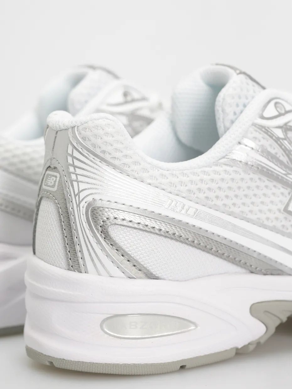 New Balance 740 Shoes