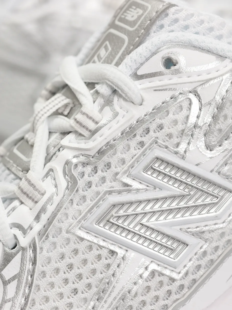 New Balance 740 Shoes