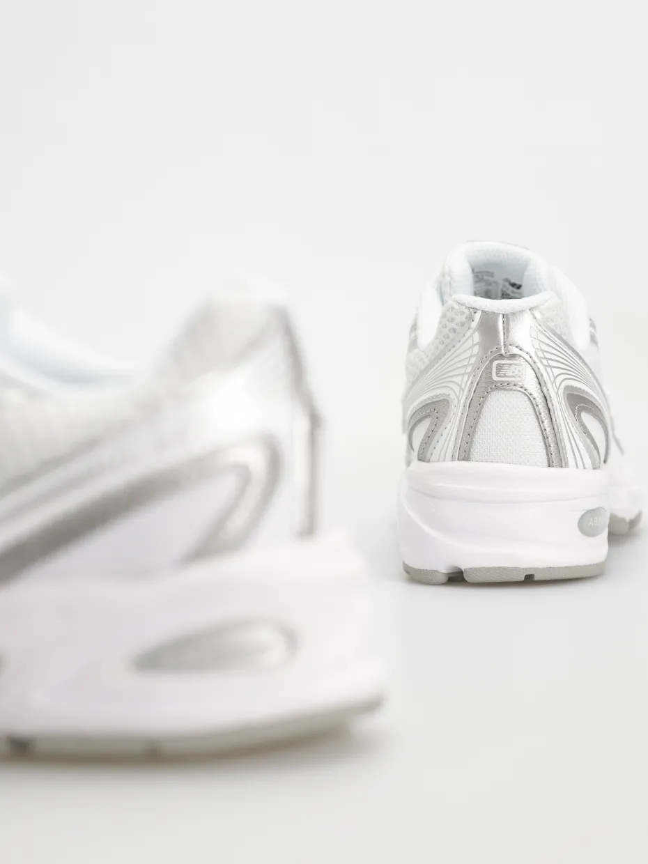 New Balance 740 Shoes