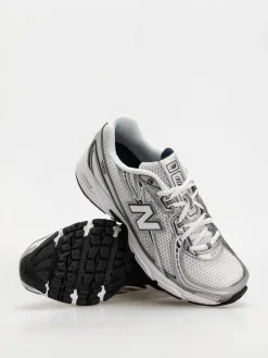 New Balance 740 Shoes
