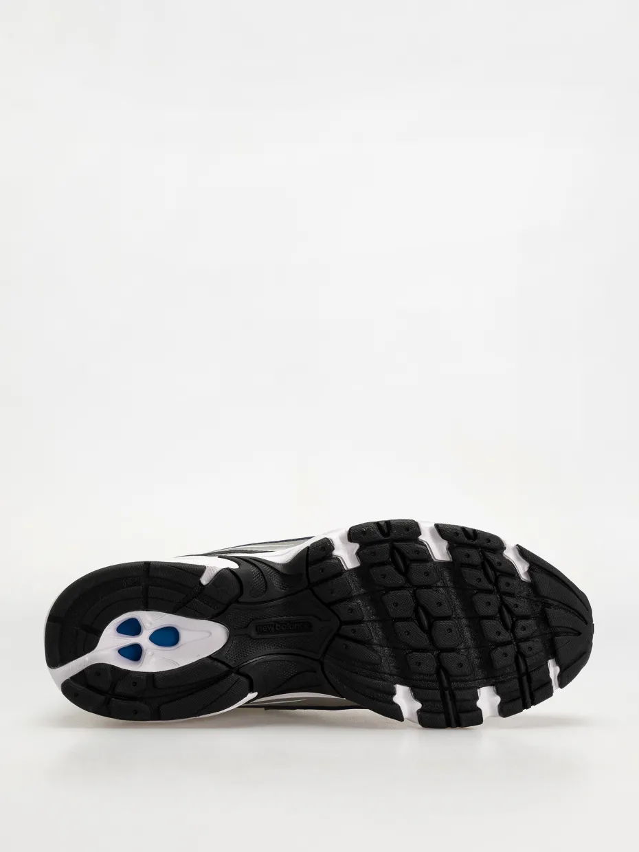 New Balance 740 Shoes