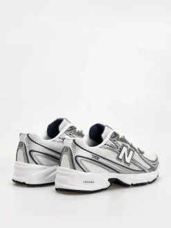 New Balance 740 Shoes