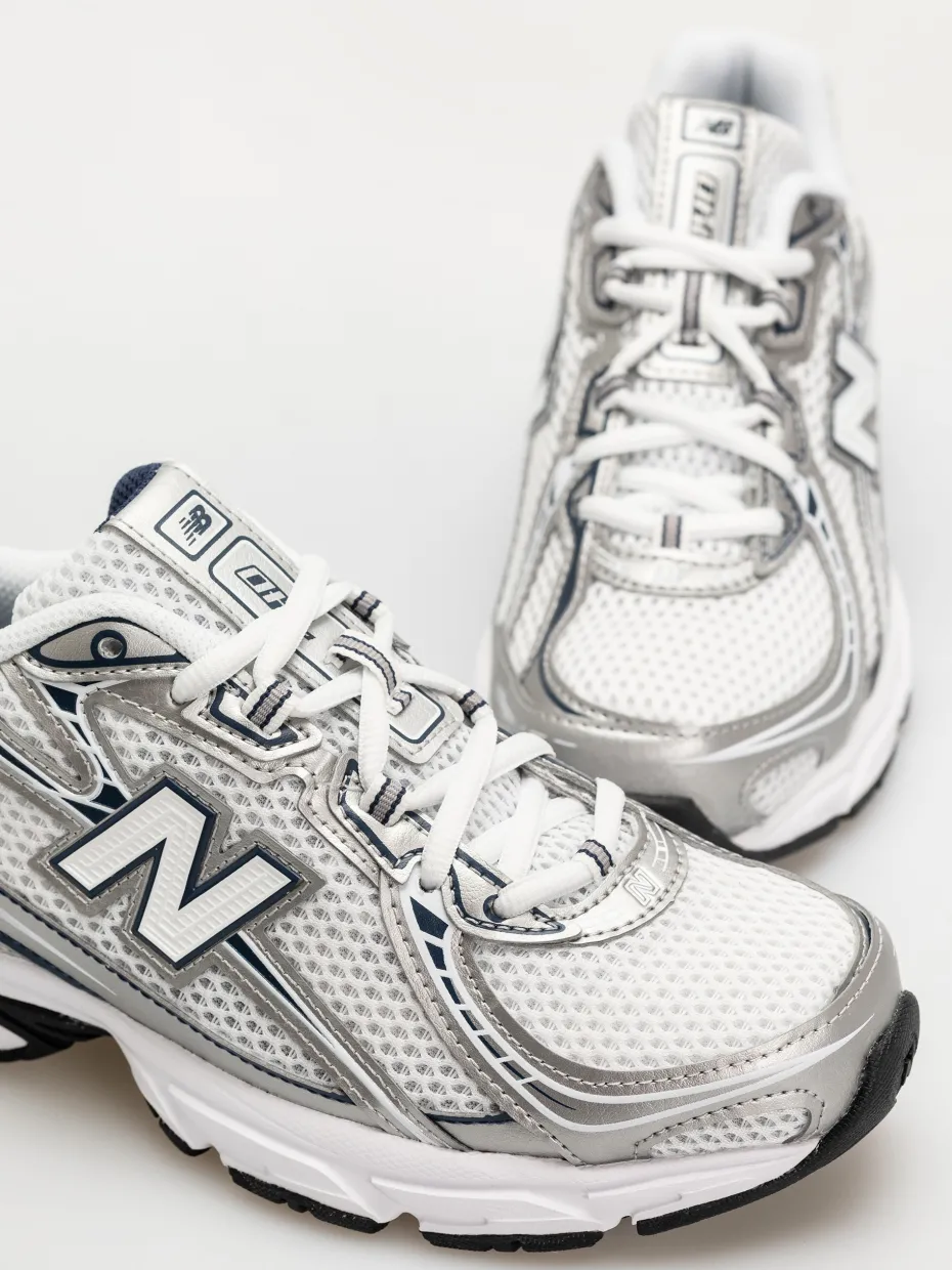 New Balance 740 Shoes