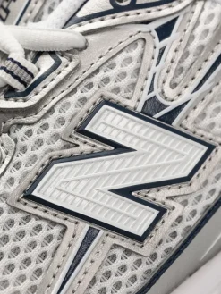 New Balance 740 Shoes