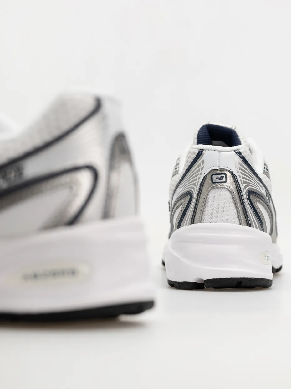 New Balance 740 Shoes