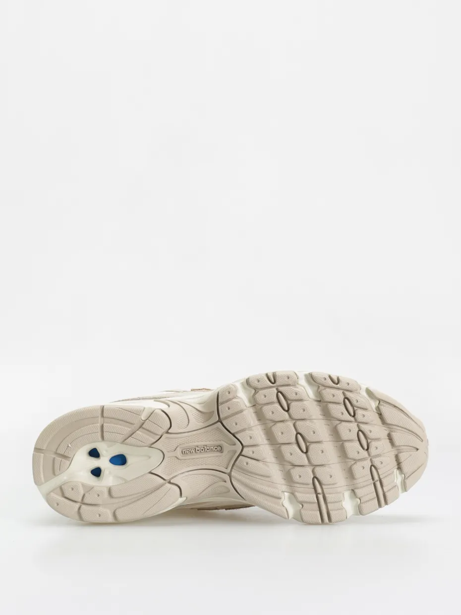 New Balance 740 Shoes