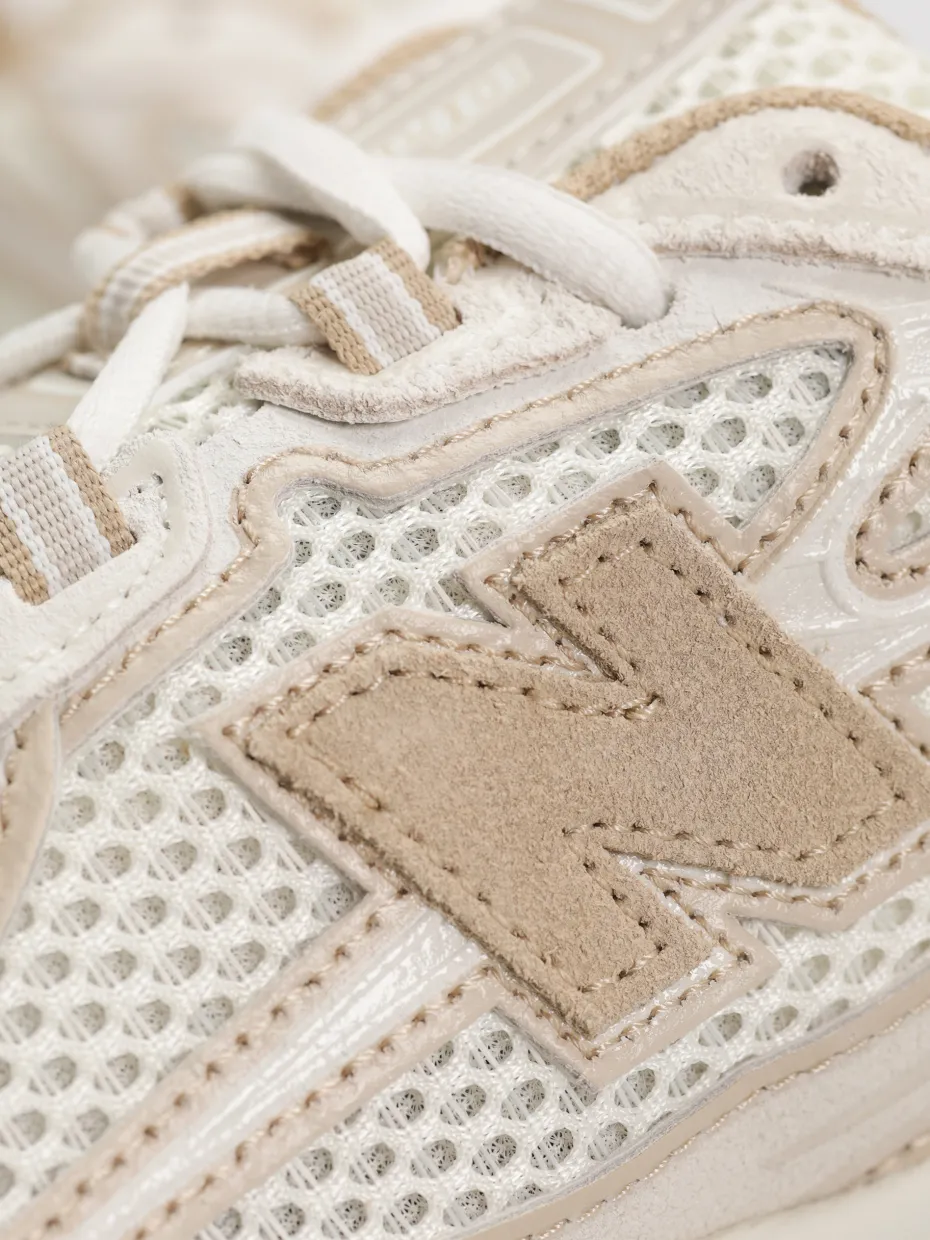 New Balance 740 Shoes