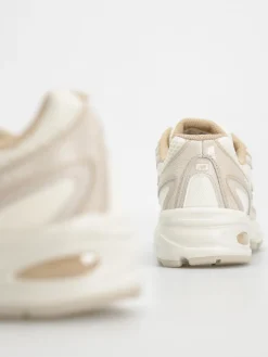 New Balance 740 Shoes