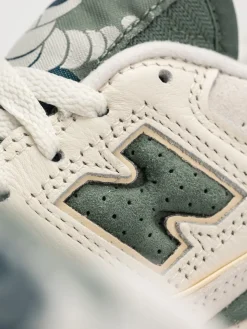 New Balance 550 Wmn Shoes