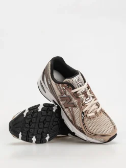 New Balance Shoes 740
