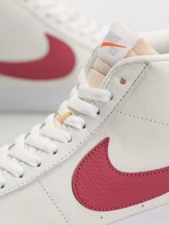 Nike SB Zoom Blazer Mid Iso Shoes